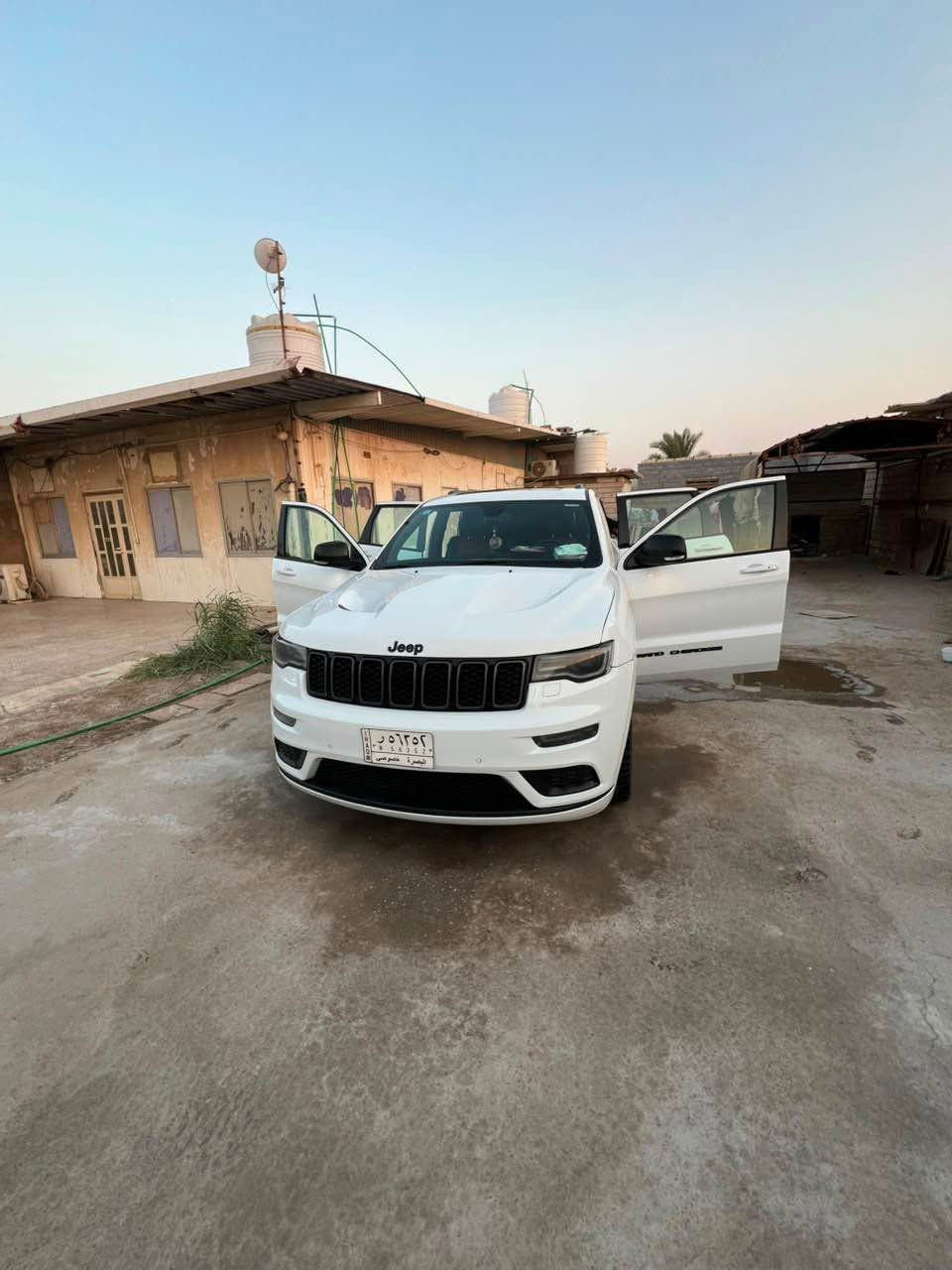 جيب شيروكي خليجي لون ابيض
فئه     S
موديل   21
ماشيه          135 الف كم حقيقي
مكفوله كفاله عامه ما عدا دعاميه شويه تصليح وبعض الملاحضات بسيطه
رقم بصره باسمي
*********** Singapore
