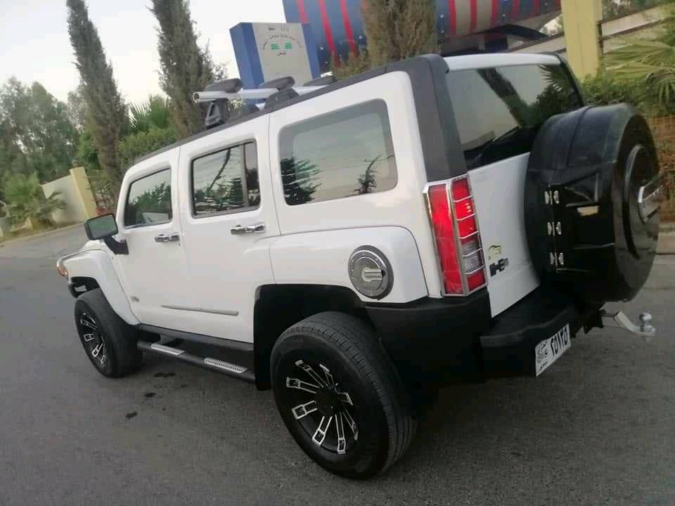 همر h3  سعر ١١٠موديل  ٢٠٠٧ رقم نينوى شرط التحويل هزه جديده ضرر ٣ قطع فتحة بالسقف شاشه وكامره خلفيه  سياره حلوه ونظيفة ترهم مراوس حسب القناعه 