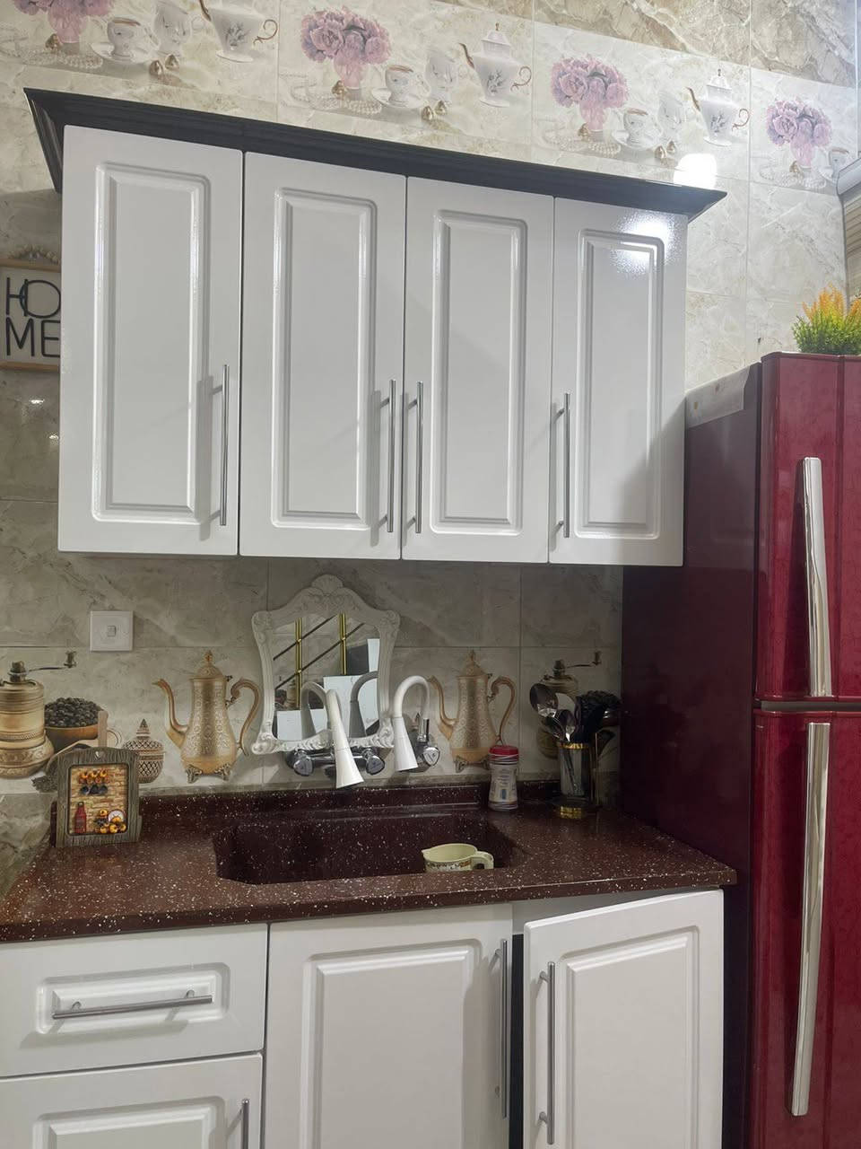 السلام عليكم كاونتر نضيف جدا اللون ابيض و الإطار والمرمر جوزي النوع تركي Hdf  والداخل خشب قياس الكاونتر مترين قياس السنك متر و 22 سم السعر 750 وبي مجال ***********
