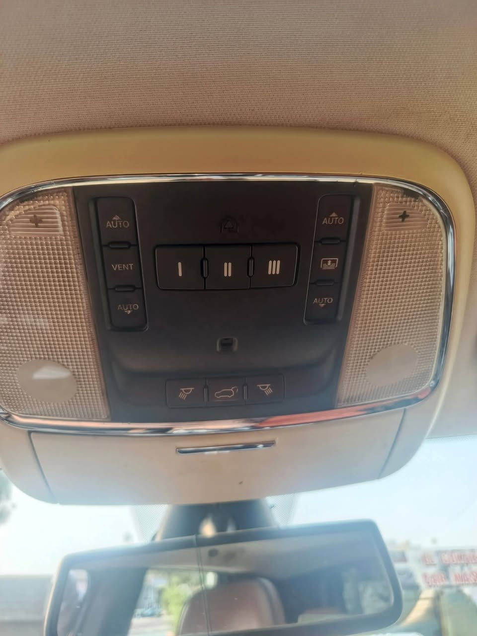 سلام وعليكم للبيع جيب هيمي 5700
فول مواصفات سومنت
اعلا فئة موديل 2011 رقم بغداد دولي مشروع وطني 
سيارة داخله كلين  بدون ضرر بيه باب سكن وبونيد تجاري بدون حادث بدون دواخل بدون ارباك سياره مخلصه فول مفوله  بيه صبغ مكانات ابيع حزام كير محرك اكسل شرط تو ويل مو فور ويل مرغوب سعر 140 وبي مجال مكان كركوك باقي التفاصيل اتصل  رقم ***********
