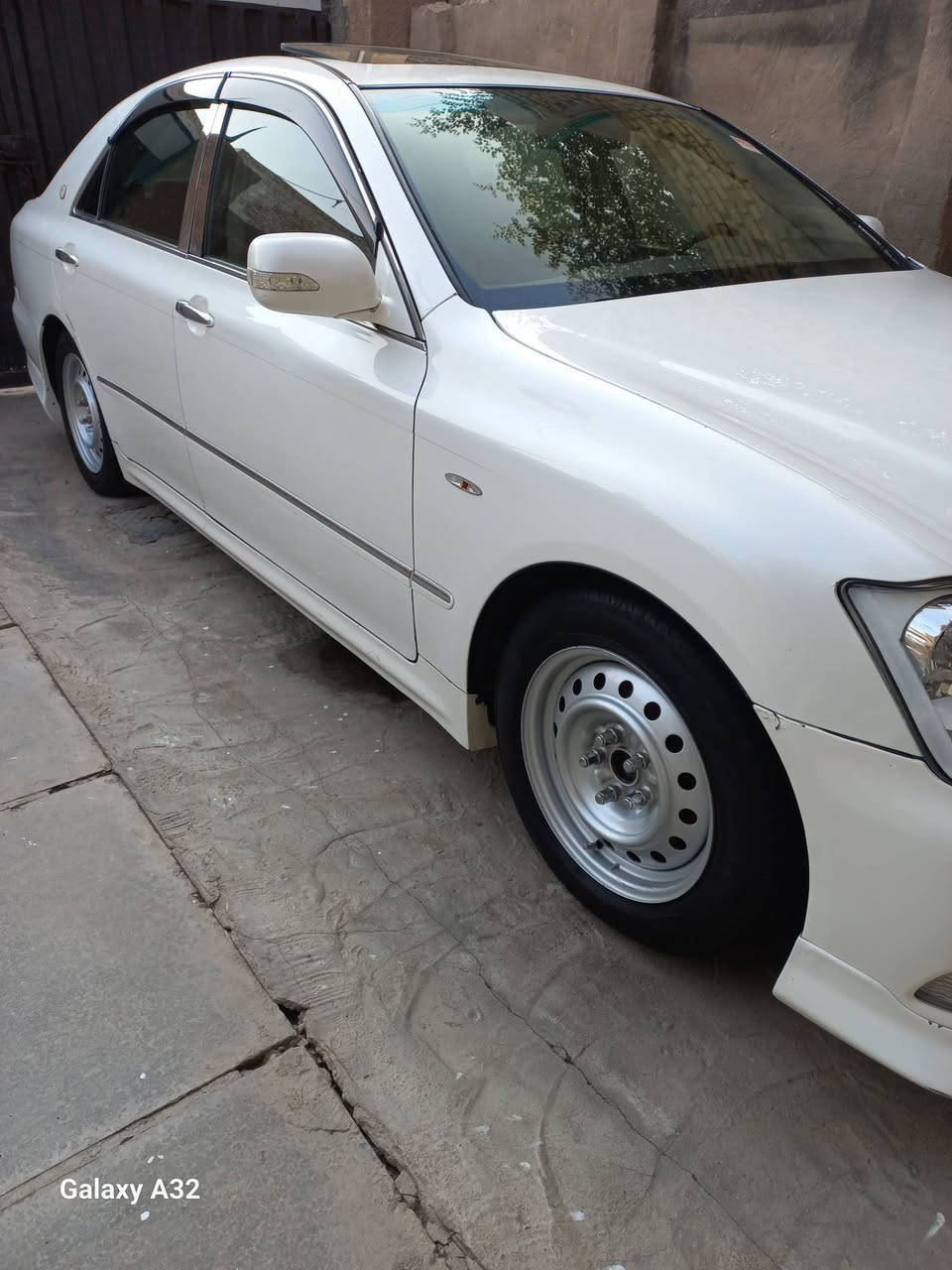 السلام عليكم من رخصت الادمن المحترم للبيع او المراوس
سيارة شاهينة شاصي ٨٢ موديل ٢٠٠٤ باسمنا اصولية ٣دكم فتحة كفالةعامةماعدا جاملغ امامي اثر ضربة السيارة مكينة وكير جدد  وحدادية وتخم تاير  خير من الله تبريد ثلج السيارة كلش حلوة احلى من الصور السعر١٤٧وبيها مجال قليل  العنوان نجف كوفة حرية رقم الهاتف *********** او ***********
