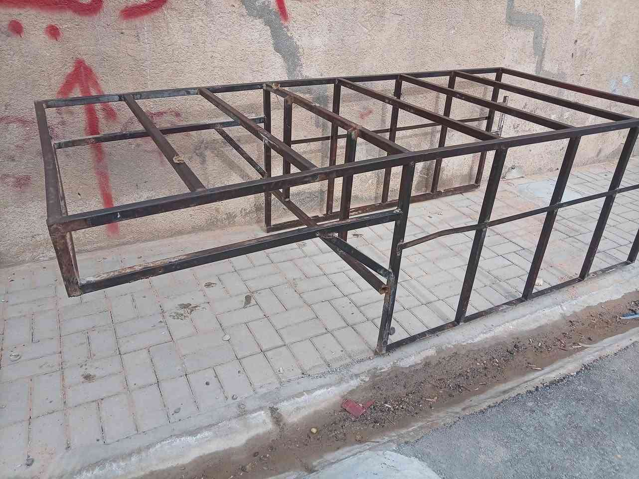 محجر. دايون للبيع نظيف السعر 100وبيه مجال للإتصال ***********
