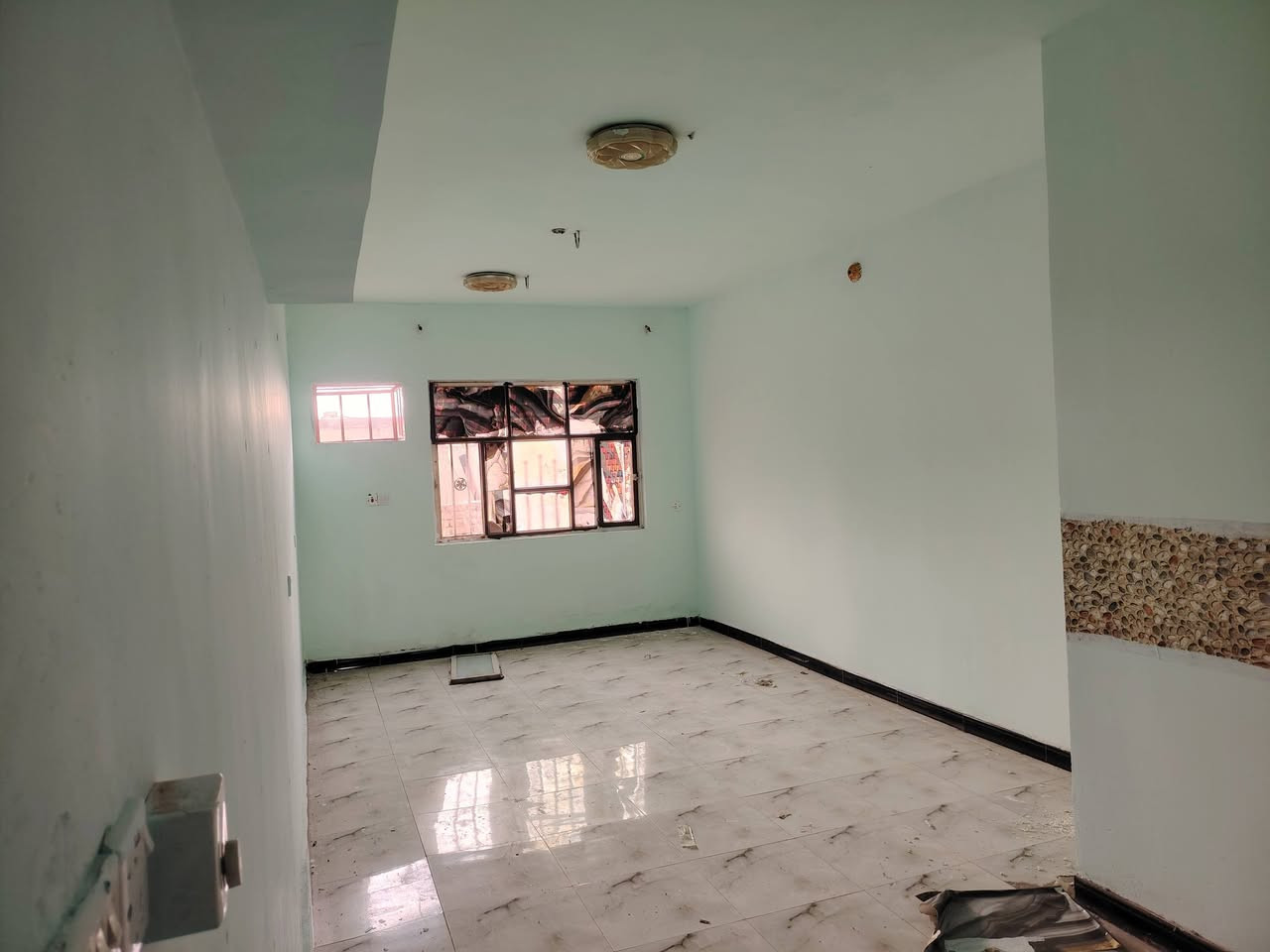 بيت للبيع 160 متر 3 طوابق مسلح 
في الشعلة. قطاع 12 شارع مدرسه النزاهة

2 فرع مقابيل مدرسه النزاهة 

مسلح اعلى من الشارع بايتين

الطابق الاول 2 غرف وستقبال وخدماته

الطابق الثاني 3 غرف وخدماته

الطابق الثالث 2 غرف

السعر 240

***********
