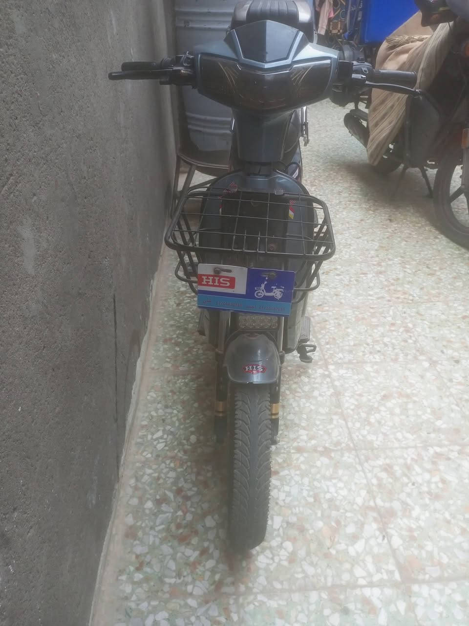دراجه شحن موديل HIS V9 كامله كلها شغاله نقصها جاملغ خلفي مكسور بس موجود مكاني بغداد العبيدي سعرها 350 
رقمي ***********
