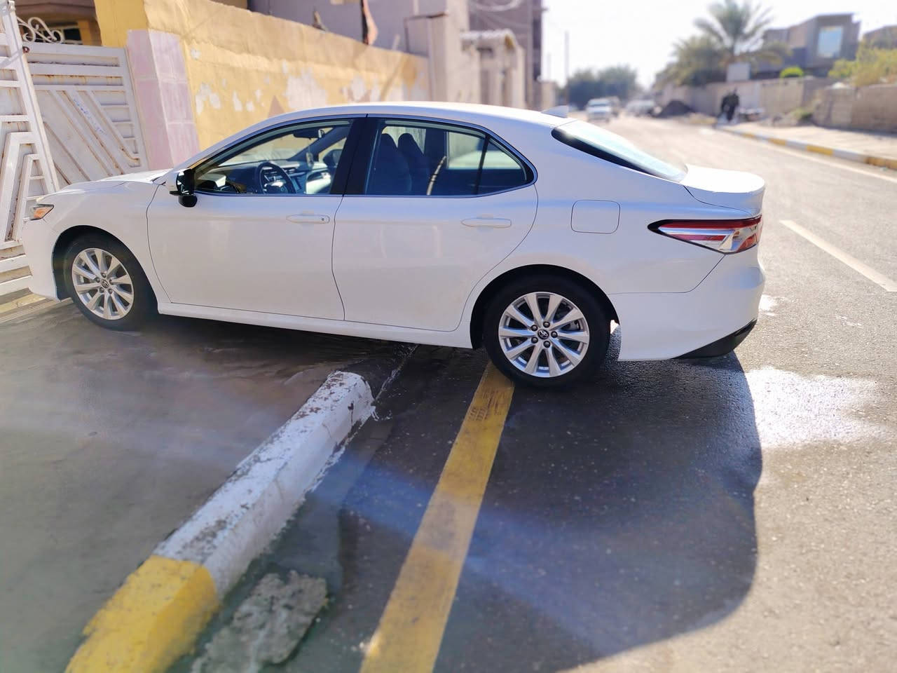 السلام عليكم
كامري 2020 أبيض 
الضرر جاملغ وبنيد فقط بدون دواخل 
بدون ايرباكات 
السياره حلوه وكاعده ومرتبه 
بدون ملاحظات
گير محرك شرط 
ماشيه ٦٣ حقيقي
صدر وتايرات كله جديد
مكاني ديالي 

***********
