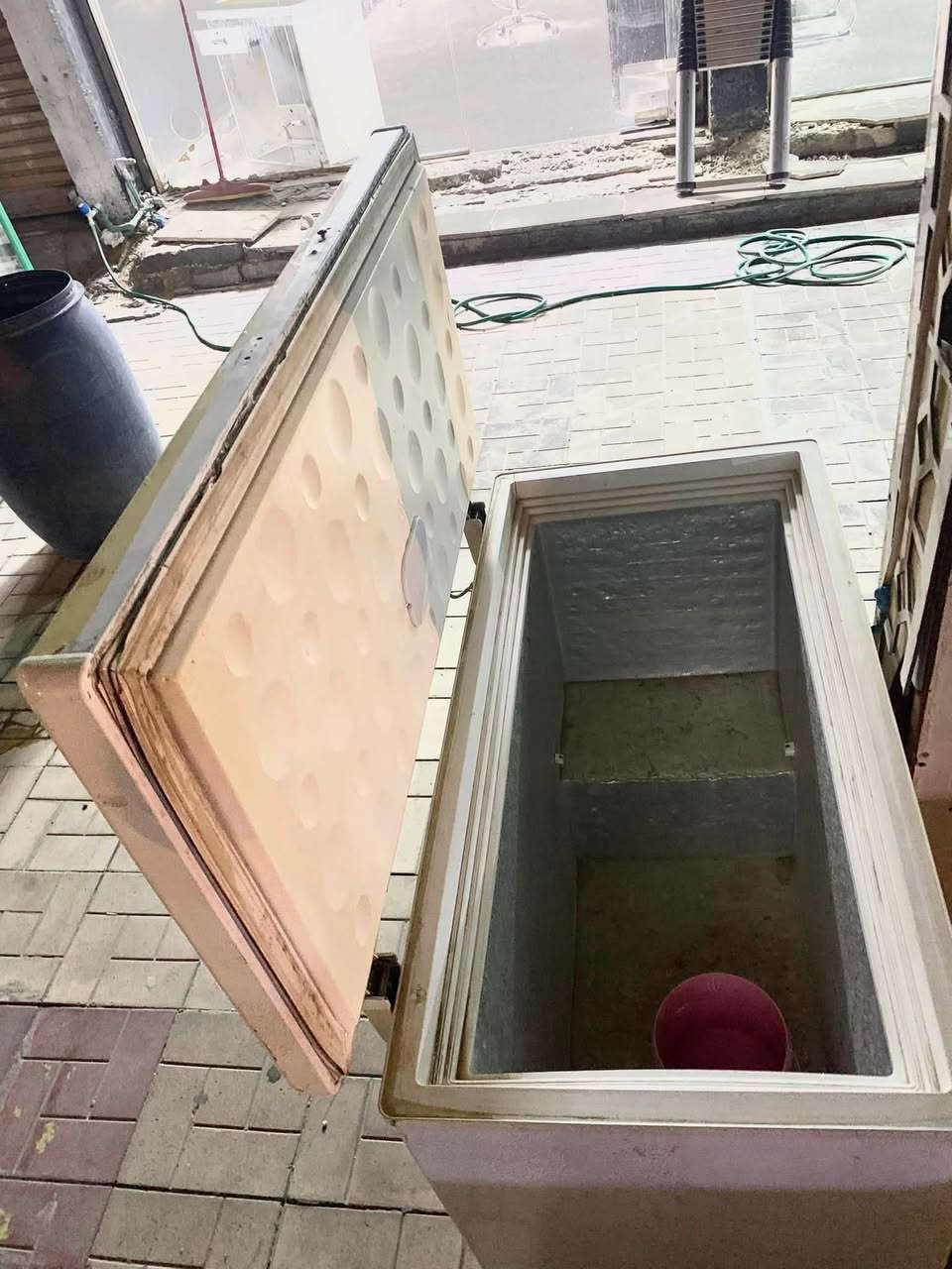 روفوف+سفينه وسطيه+ثلاث برادات واحد نقص باب بس كلهن شغالات فول+مجمدة  
سعر مناسب 
بارك السعدون 
***********
