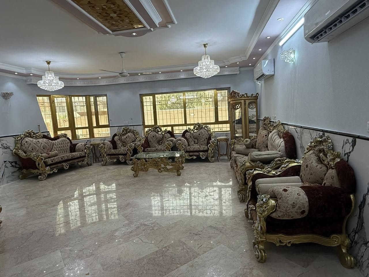 للبيع ***********
