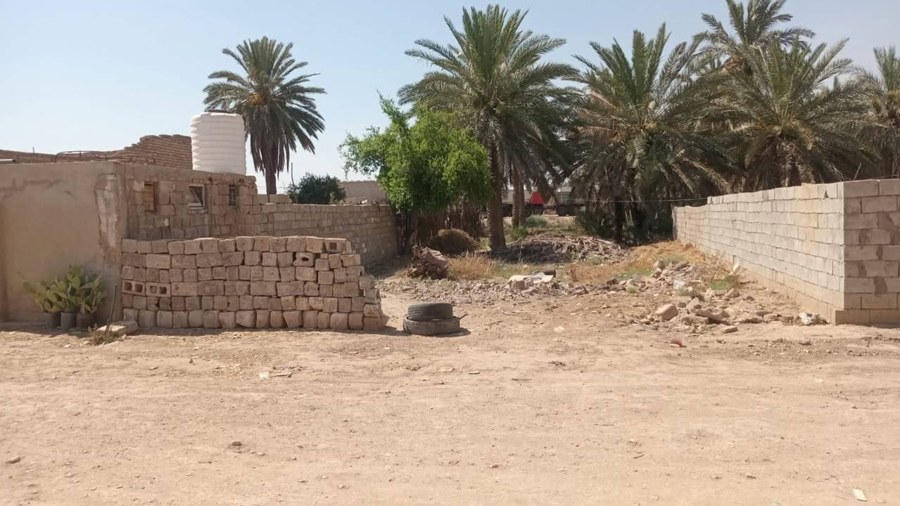 السلام عليكم 

قطعه ارض للبيع مساحه 140 متر للبيع 

ثاني قطعه بعد المحلات مجاور اسواق بيت ابو مفيد داخل فرع متحت للتبريد 

للاستفسار ***********

***********
