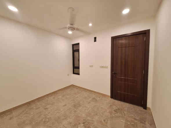 يالله. للبيع دار مساحة ٥٠ م حديث يتكون من ٣ طوابق يقع في بغداد حي الشباب خلف سوق اميمة التجاري محتويات الدار كاونتر حديث 3D. مع المنزل هدية الى المشتري                                               ٥٠ متر
٣ طوابق
٣ غرف نوم+ ٣ حمامات
هول + مطبخ معزول
كهرباء نضام بوري
ارضيه مرمر.                                                                  ٢ تاكي مي نضام نوزل
شبابيك المنيوم دبل جام                                                   للاستفسار. الاتصال على.                              ***********.  او.         ***********.                           مكتب. ركن الحافظ للعقار. بغداد حي الشباب
