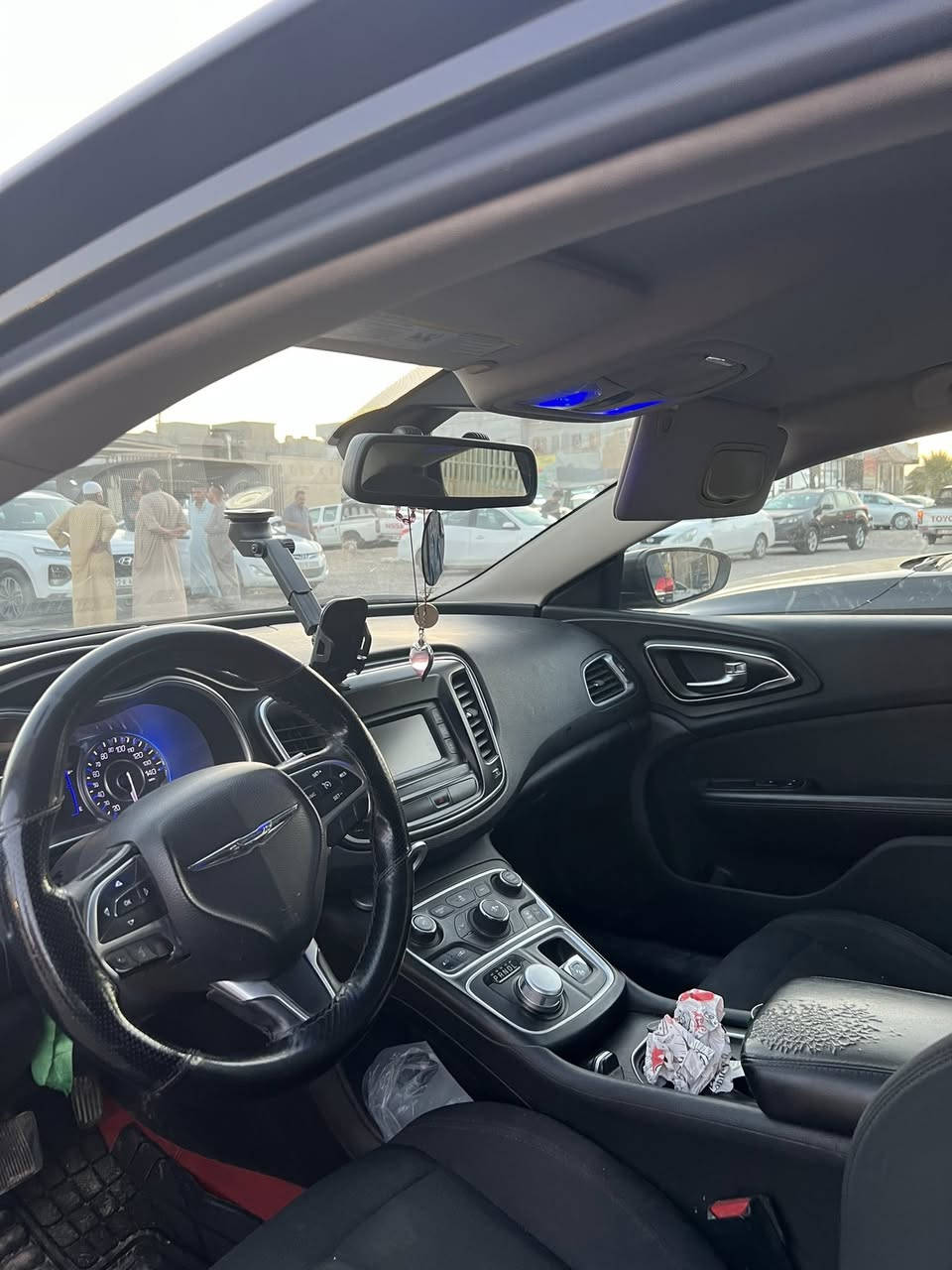 السلام عليكم
C200/2016 
ماشيه 185km
عليها منضومه غاز 
سياره نضيفه جدا 
ضررها موجود بلصور 
رقم بغداد تحويل ثاني يوم
مكان السياره تكريت 
للاستفسار ***********
***********
ترهم مراوس
