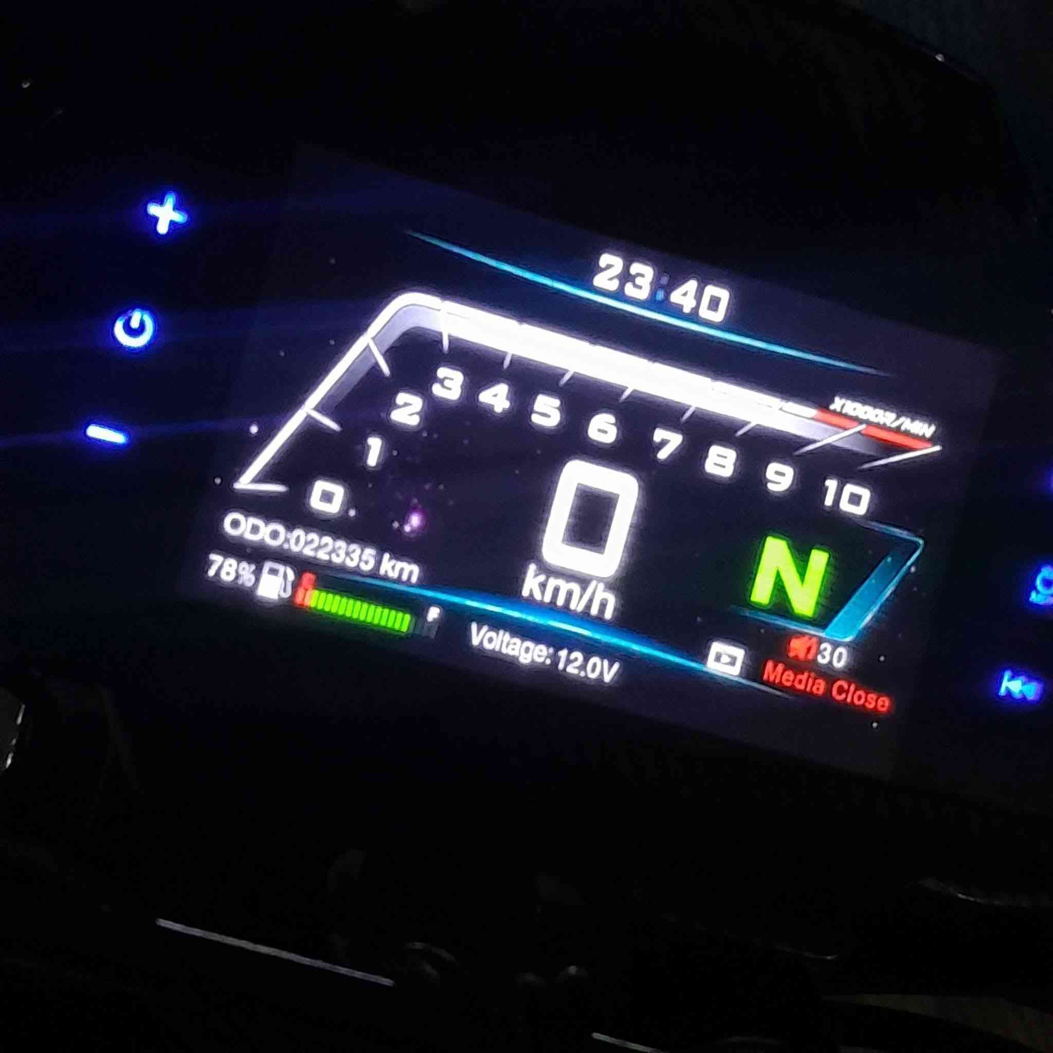 سلام عليكم ايراني خمسه كير موديل 24  مكينه 200 تجي دشبول شاشه الكترونيه بيها مسجل دراجه كفاله عامه السعر 700 مكاني بغداد مدينه الصدر رقمي ***********
