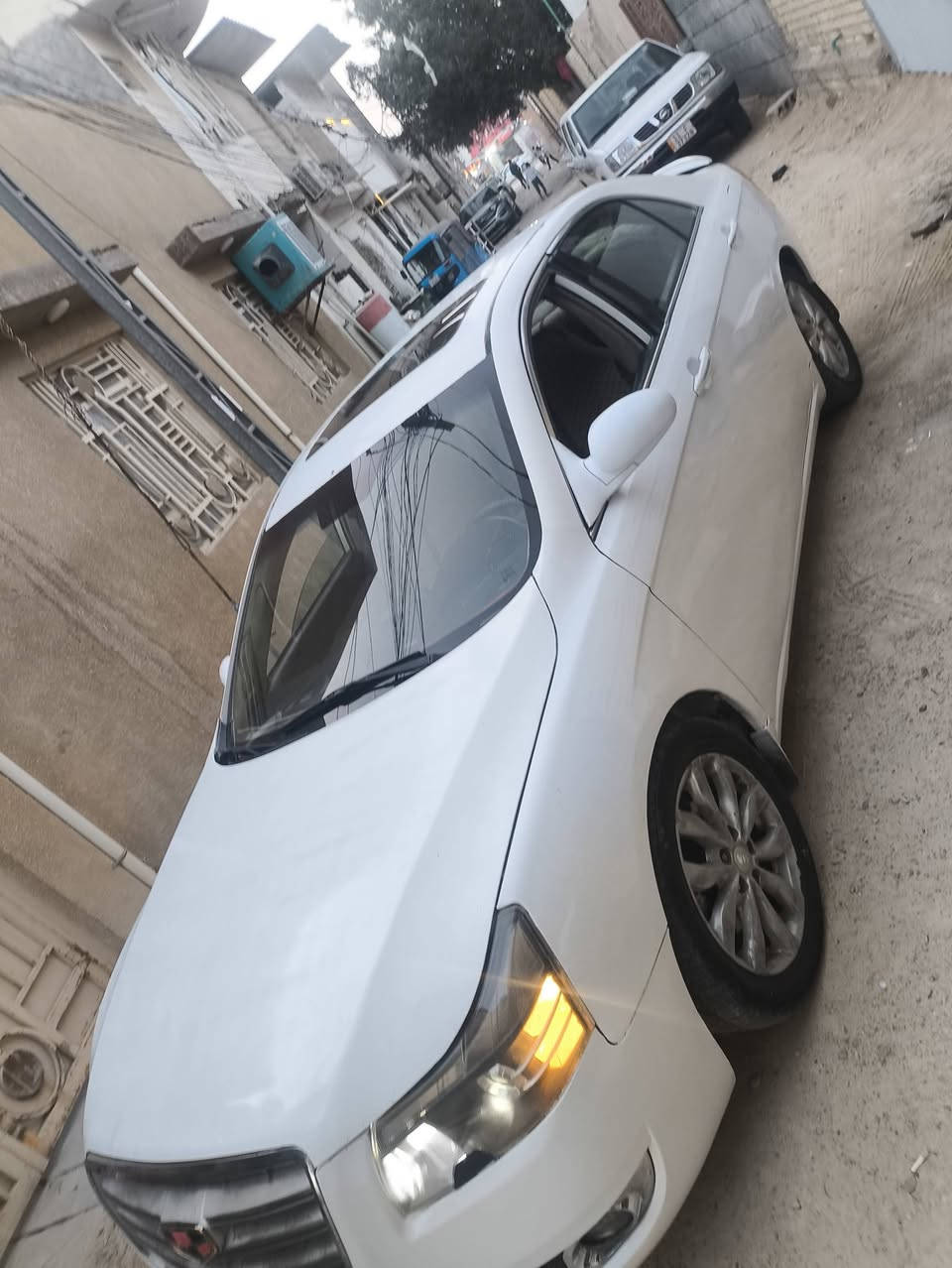 سلام عليكم سياره أم كراند للبيع موديل 2013سياره كامله مكمله حداديه تخم تاير كامله  سياره عوزه بس فيت بم سياره محركه 2000مسيبوشي رقمه نجف راعيه بلديوانيه رجال منتسب مكاني كربلاء حر الصغير السعر 60وبيه مجال قليل 
الرقم***********
