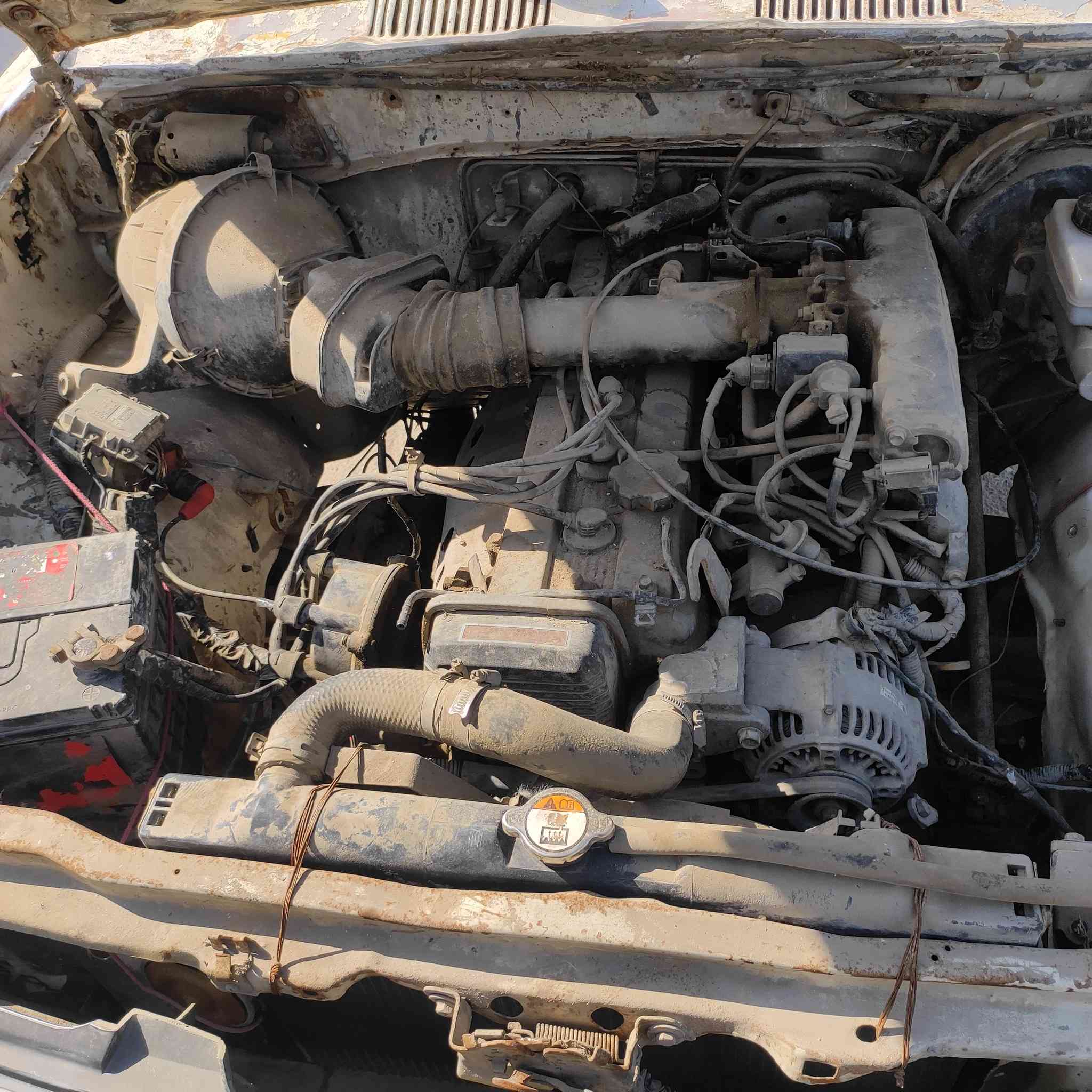 پيكا ب مو ديل ٨٠سه ياره كه مالى فه قيره مه كينه ى ئو نجى شه ش پستمى گير عا دى مه كينه و ئه كسلو هه مو گيانى بى عه يب سعرى  شى زور منا سب شو ين كه لا ر ***********
