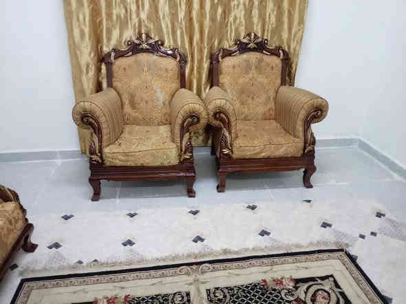 قنفات   للبيع 10 مقاعد( نظافه 100 /100) (خشب زان ) السعر مليون و ٣٥٠ اتصال او واتساب  (***********) مكاني الزبير قرب مصفئ الشعيبة البصرة
