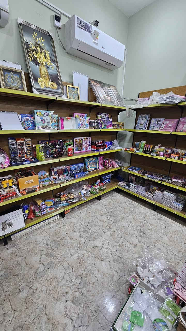 السلام عليكم
اخوان عندي غراض محل كامل من كلشي مكتبه 
وقرطاسيه وهدايا وتحفيات والعاب ومواد حلاقه 
مع الرفوف العنوان البصره حمدان 
لمعرفة التفاصيل 
***********
