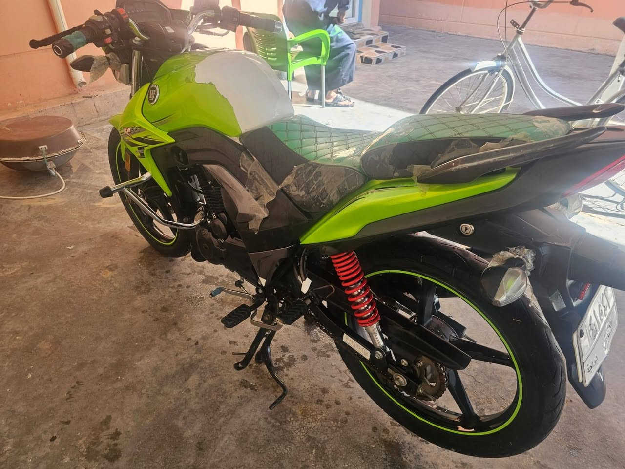 سلام عليكم دراجه نوع هاوجي موديل ٢٠٢٠ مشدود ب ٢١ مسجل كامل سنويه ورقم تحويل ثاني يوم شراي يتصل برقم *********** الرمادي الصوفيه
