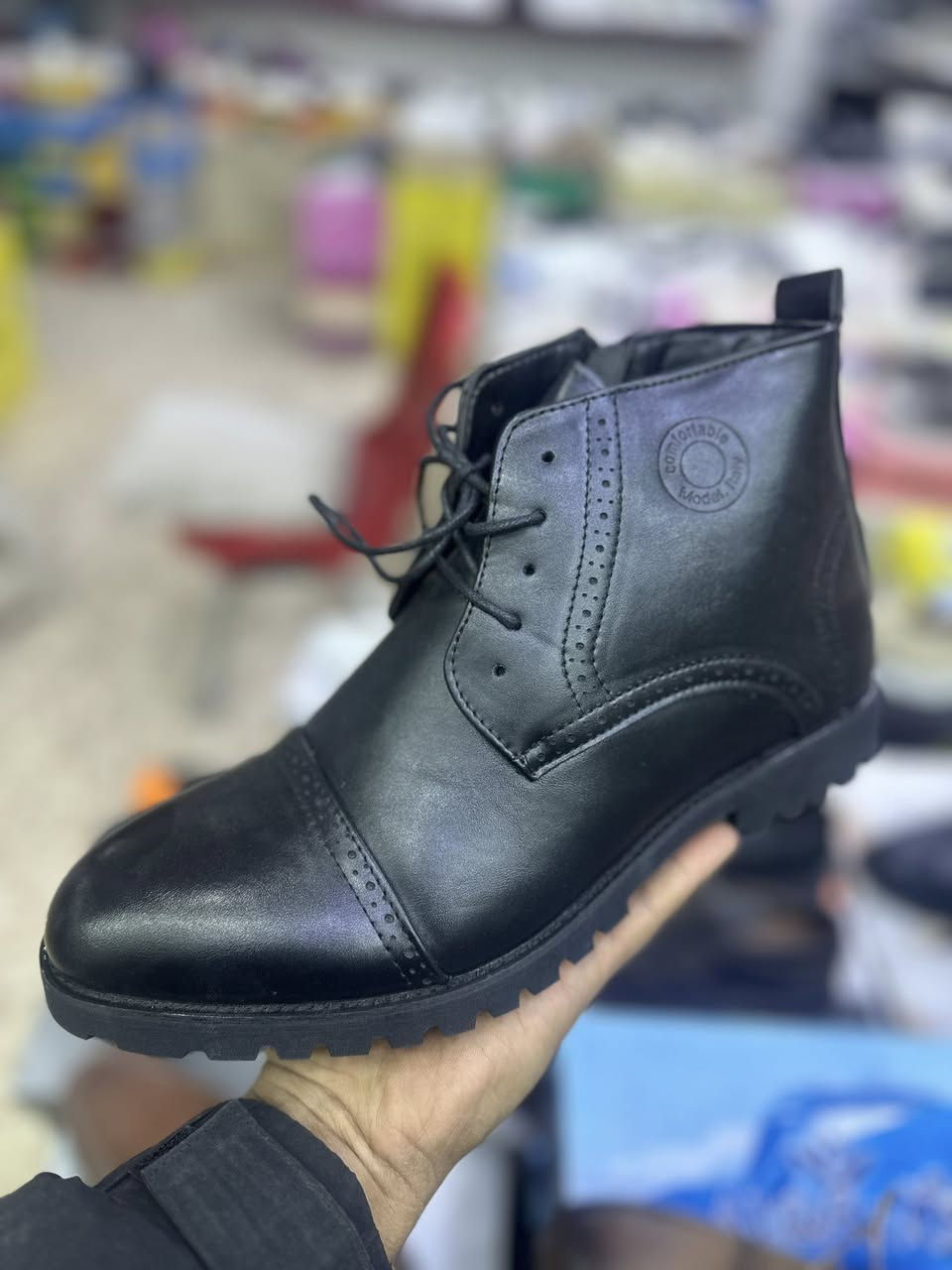 عرض خاص بوت رجالي من 41ل45 السعر 8 الاف بس يتوفر توصيل لكل الحله المكان حي الامام علي شارع المطبات محلات كرار ***********
