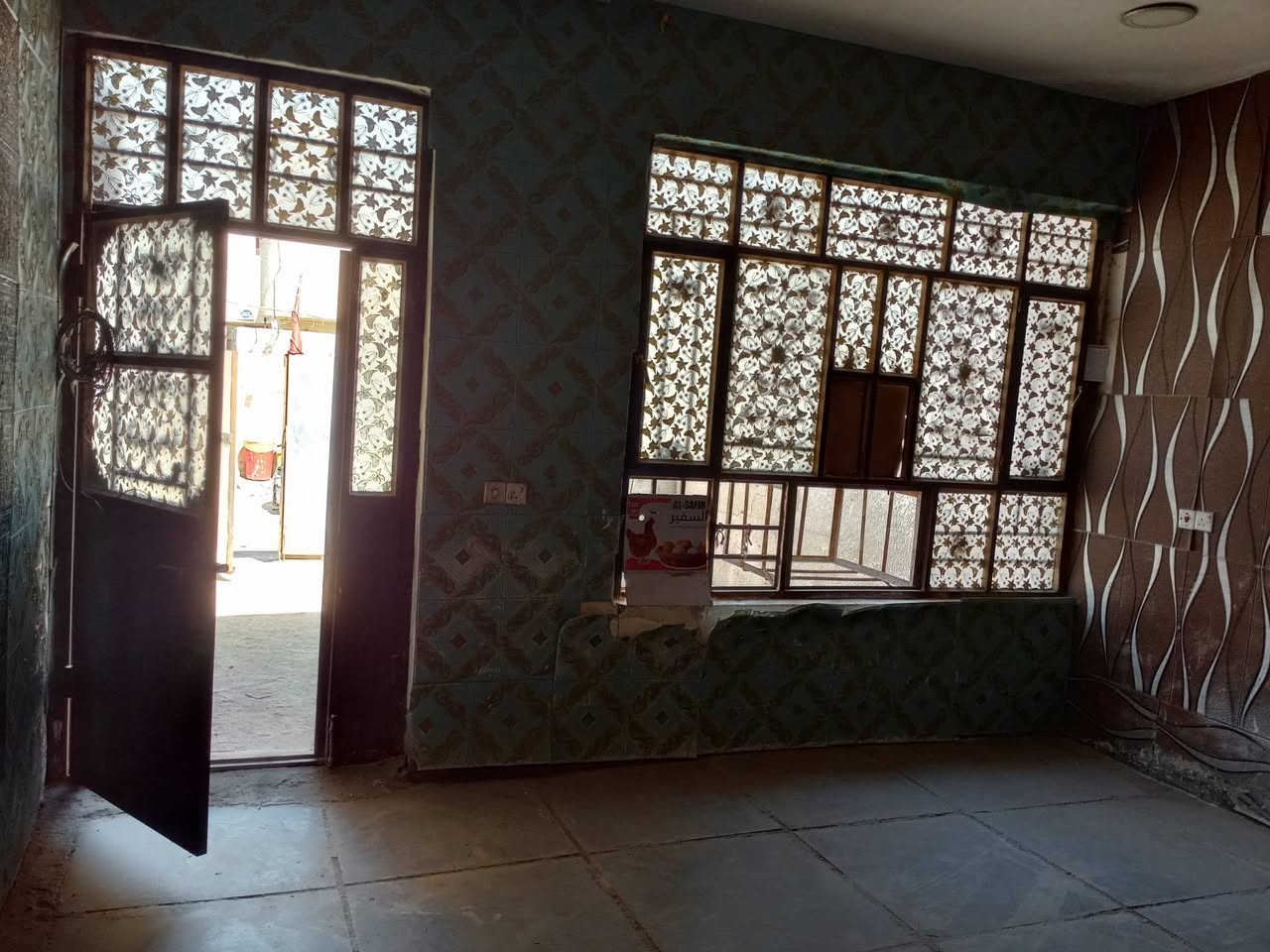 بيت ١٠٠ متر
بناء سنة 2022
كامل مي كهرباء حتة ماطور وتانكي وسخان بي
الرشاد شارع التانكي بفرع افران الزهراء 
الاتصال عالرقم ***********
