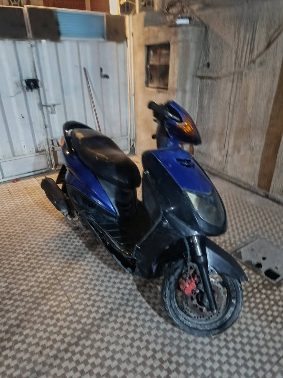 سكنس نثيه دراجه شغاله كلشي مابيه لا تنقيص ولا تبخير السعر ٣٠٠ الف ***********
