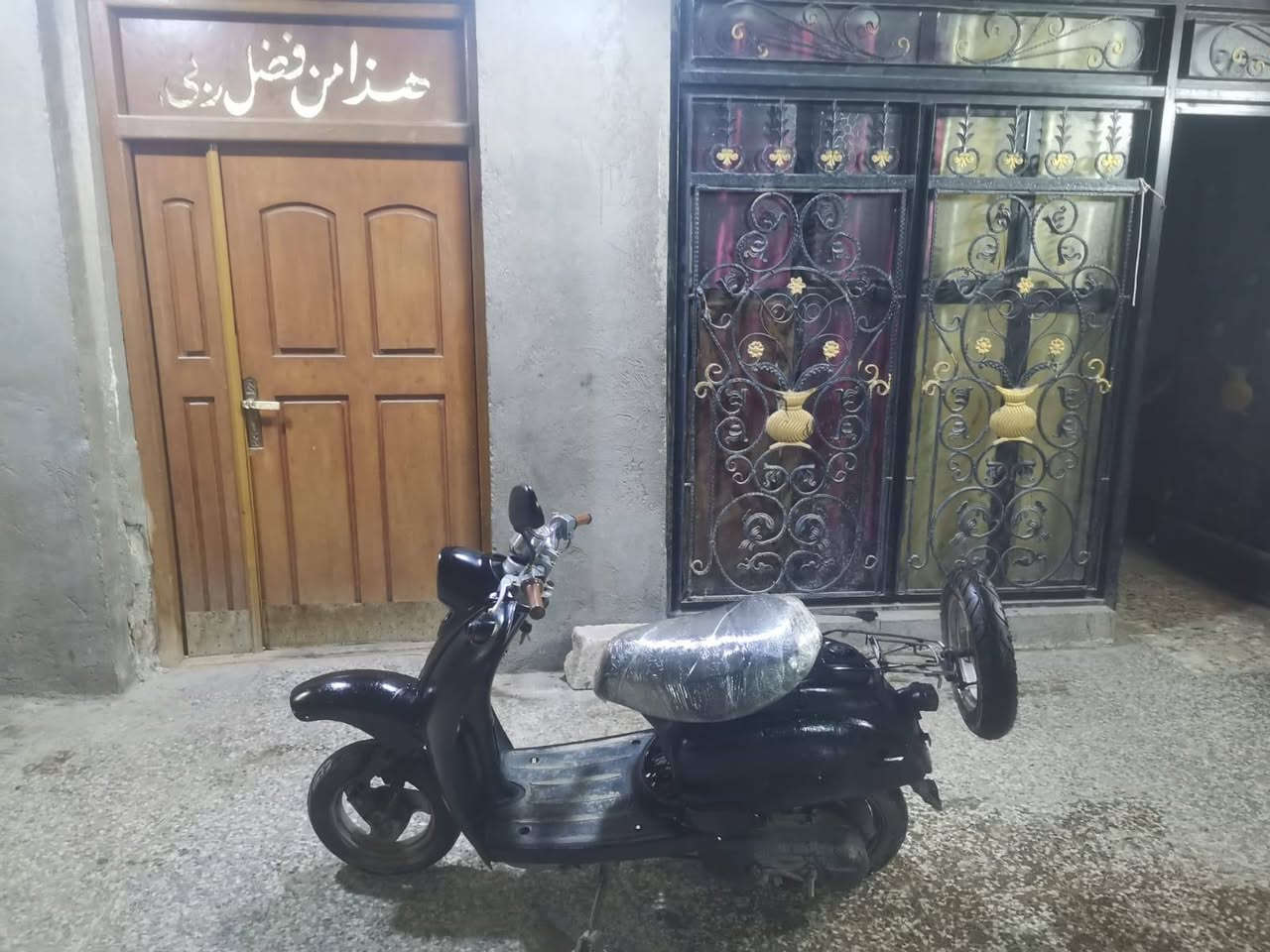 دراجه عبد حليم للبيع شغاله مابيه شي كهربائيات شغاله بس نقص باتري شلعه حلوه مكان بغداد البياع سعر ١٢٥بيه مجال رقمي ***********
