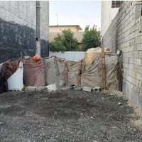 للبيع قطعة ارض 100 متر الواجهة  6.70 النزال 14.80 زراعي سند 25 في شارع...