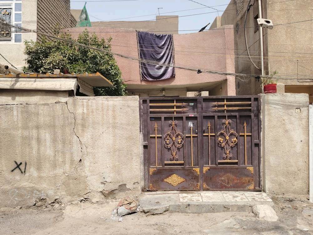 بيت للبيع 140م بناء عكادة يحتوي على 5غرف وصالة وممر جانبي وكراج مكاني الحرية الثالثة مقابل جامع المشاهدة فرع  أسواق الأميرات القطاع الأول للاستفسار الاتصال على الرقم *********** وبي واتساب