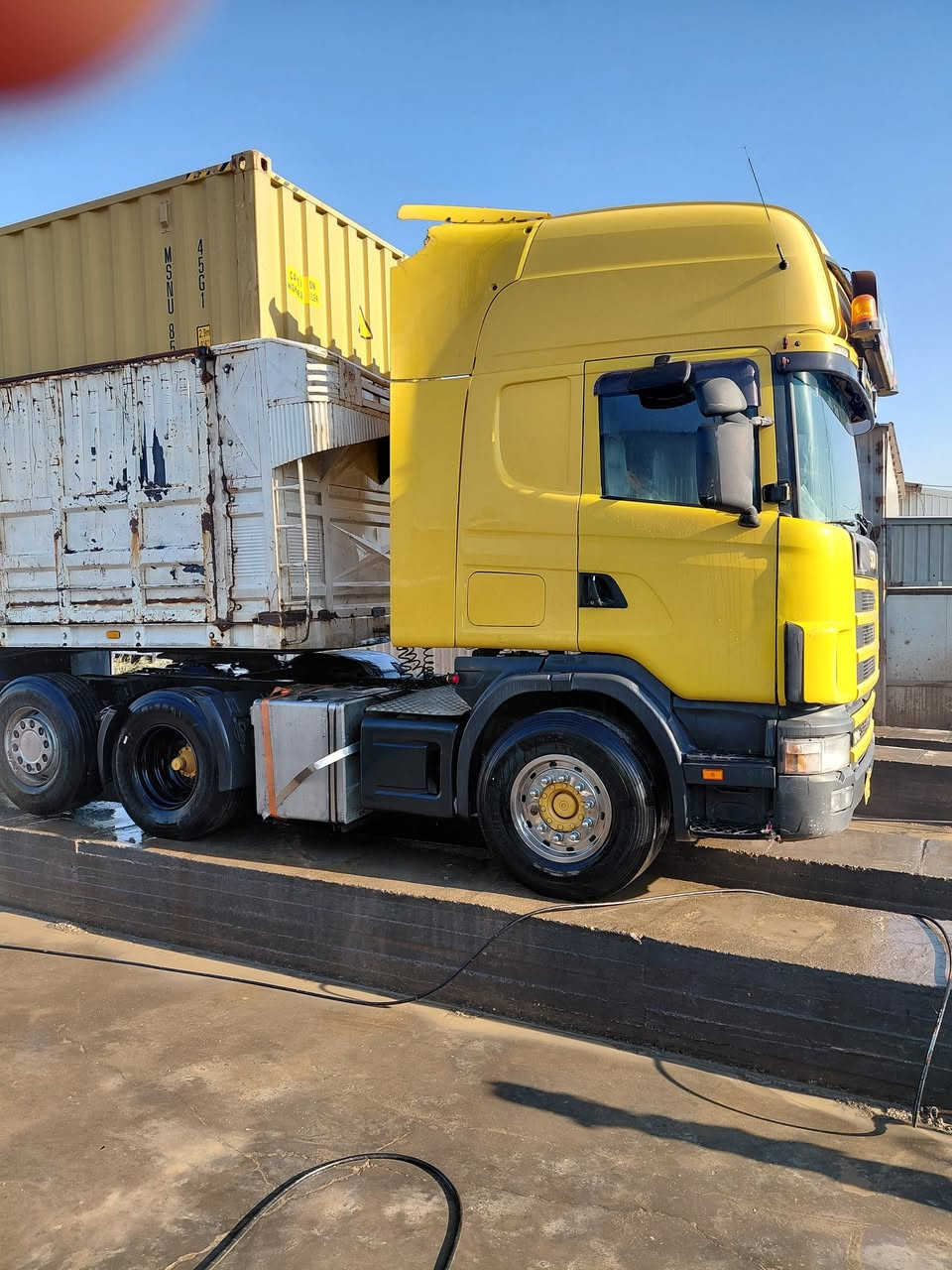 السلام عليكم سكانيه 2003 سنكل خلفي سياره جاهزه تخم تاير غبل شهرين شادهن رغم سليمانيه وراعيهه موجود بس سنويه ساغطه من 2017 ابيع واغع حال المكان واسط الحفريه الشراي يتصل ***********/***********/ السعر 135 وبيهه مجال
