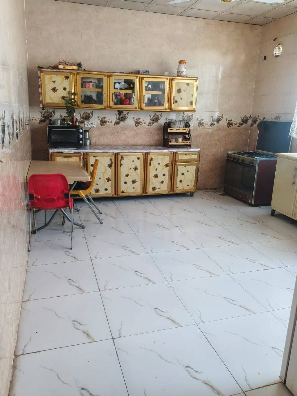 للبيع بيت مساحة 270م أساس صب كونكريت بناء كله طابوك بي صاله وأستقبال وغرفة ومطبخ وكلدور وصحيات داخلية وخارجية سند 25 مداور بأسم المشتري العنوان الديوانية طريق الدغارة مقابل الخمسه دونم حي الغدير الاستفسار أتصل 
 ***********+*********** واتساب  ***********او مراسلة الصفحة
