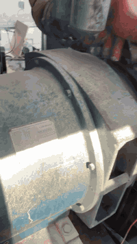 سلام عليكم دايو ٨ كهربائية راس توليد جديد الاصلي تجي اتحملهه بيدك بيه تبخير قليل يعني بلشهر كله ماتعبر الخمسه لتر للبيع ومراوس بومه ٢٥٠ جديده مكاني البياع وهذا رقمي ***********
