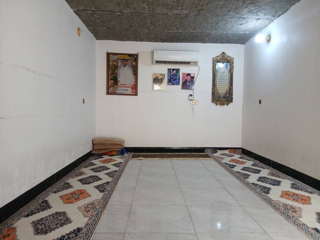 السلام عليكم 

بيت للبيع في لكوفه علوة لفحل شارع معمل لموز خلف لفلل

بيت مساحته 155 متر طابو زراعي 

يحتوي على استقبال 6ونص x4

وصاله 8 4x

وغرف نوم 5 4x العدد ثنين 

صحيات داخل وخارج لبيت 
ومكاشيف كبار 
وطارمه 
وجاهز من ارضيه بورسلين وكاشي وسيراميك 

وبسعر مناسب وبل عافيه عل ياخذه 

هاتف ***********
