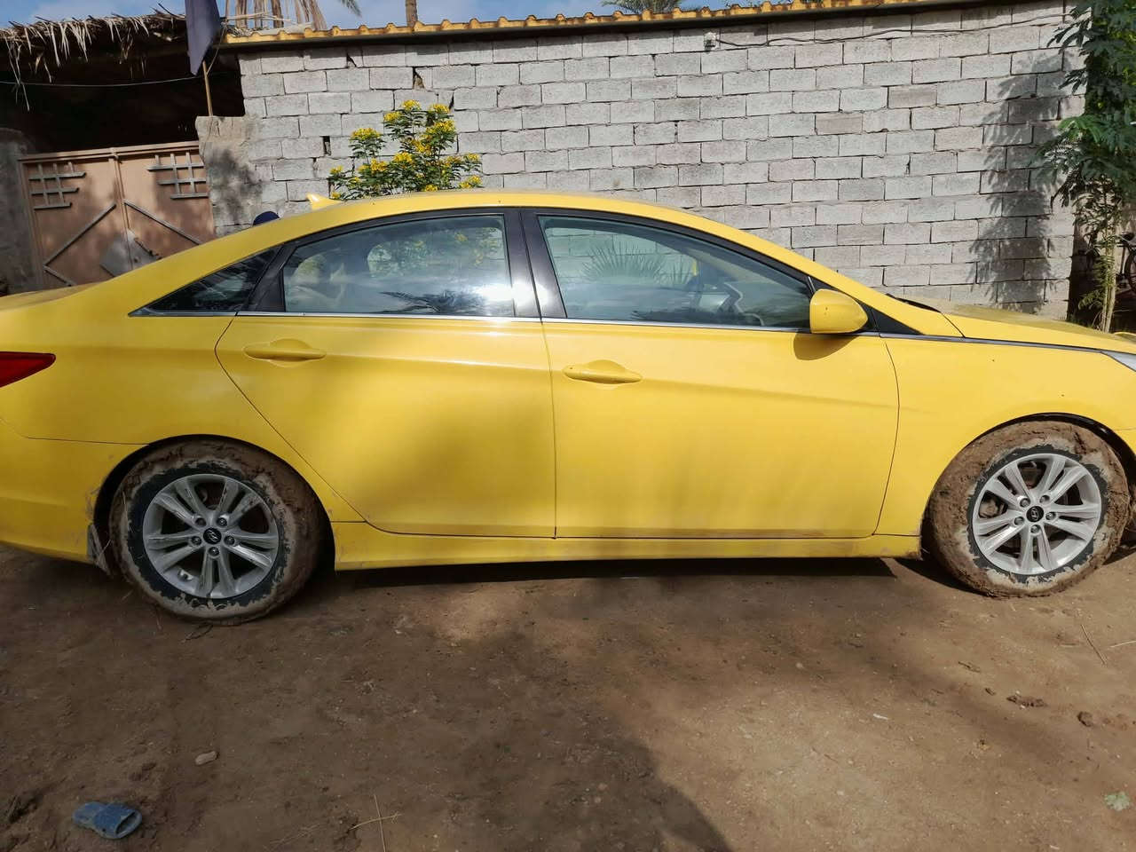 السلام عليكم للبيع سوناتا ٢٠١١ وارد امريكي حادثها جنطه خفيفه كلش وبل عراق باب وجاملغ امامي جهت لسايق
 قادسيه انكليزي جاهزه عله اخر حبايه
مكينه كير حداديه تخم تاير تبريد كهربائيات كله جاهز
 مواصفات معروفه سياره مال بيت ممشتغله تكسي جاهزه لل اخير
سعرها ٨٧ وبيه مجال للشراي مكاني ديوانيه قضاء الشاميه ***********
