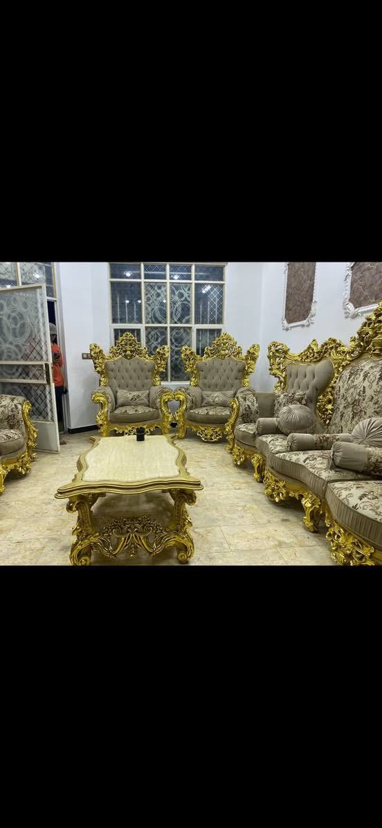 السلام عليكم تخم مصري ملكي زان
12 مقعد وياه طبله جبيره و 2 صغار نضافه 90 ٪؜ بلميه اخو جديد قبل سنه اخذنا 32 ورقه هسه اريده 20 ورقه لان مكان صغير  ماكفه المكان على تخم  واتصال ع رقم ***********  والمكان بغداد الزعفرانية
