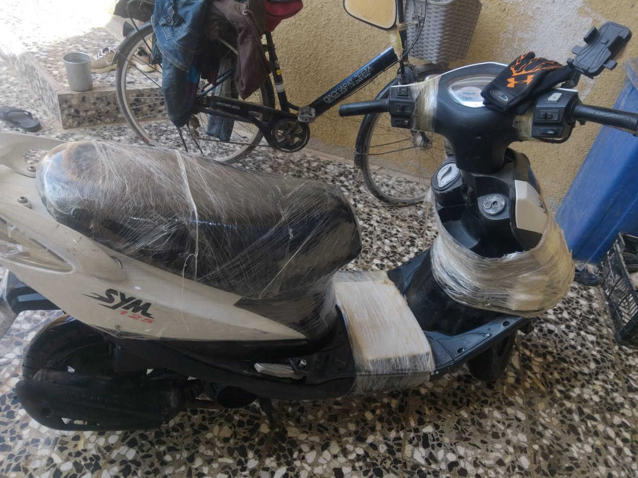 السلام عليكم دراجه للبيع نوع دراجه سيام مكفوله من كلشي محرك 125 الكوري سريع ما تحب العطلات تاخذ مكفول مال جناي سعر ٣٠٠ بيه مجال لشراي ***********
