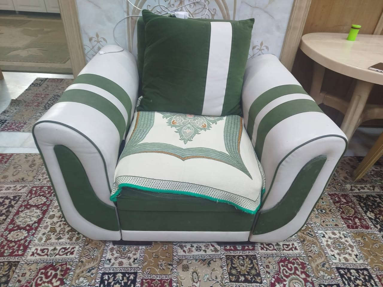 تخم للبيع الصوره حصراً ينفتح يصير جربايه مريحه جدا واسفنجه عالي نضيف جداً اخذته بمليونين هسه اريده ب٤٠٠ وبي مجال دخلولي خاص.اذا تفاصيل اكثر🖤


**إذا كنت صاحب هذا الإعلان وتريد حذفه لأي سبب، رجاءا أرسل رسالة إلى الدعم الفني**