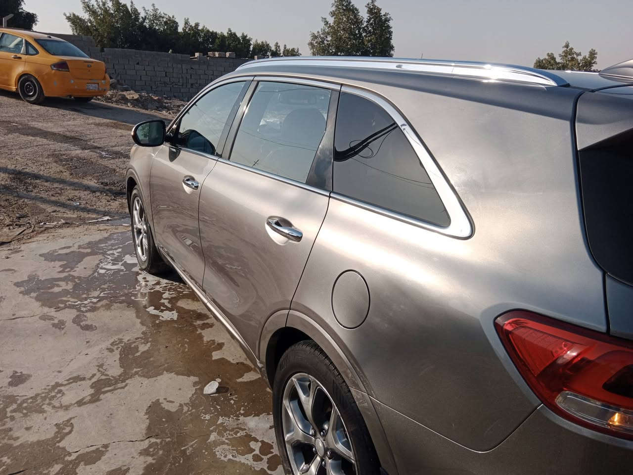 سورنتو للبيع موديل 18 أمريكي فول مواصفات بدون حادث 4سلندر رقم بغداد باسمي تواصل ***********
