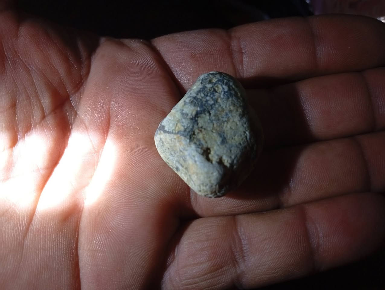 حجر كريم ملاكط للبيع للاستفسار اتصال بالرقم *********** ابو حسن
