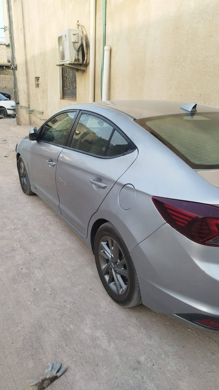 سلام عليكم النترا موديل 2020وارد مريكي رقم بغداد معوقين كير مكينه كله كفاله بيه طخات بصيطه بجانب السايق من امريكا عل طول سياره تعتبر صفحه مادري بعد سعر 110وبيه مجال حك جيه سياره حداديه تبريد خير من الله ماشيه 80الف***********
