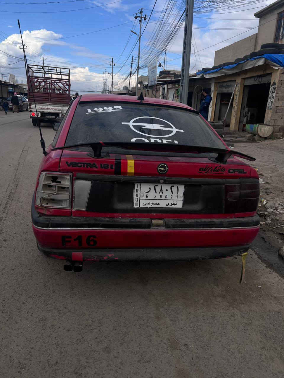 سلام عليكم
فكترا 18 موديل 93 بدون صبغ دواىر مال شركه 
بيها ضربه باب السايق ضارب دنكه فقط 
السنويه باقيه لل 27 الشرعي موجود 
كاربون بانزين بيها 
كير ومحرك شرط 
السياره جاهزه عايزها بس البك لايت 
السعر 38وبيها مجال بسيط 
الشراي يتصل عل رقم 
***********
