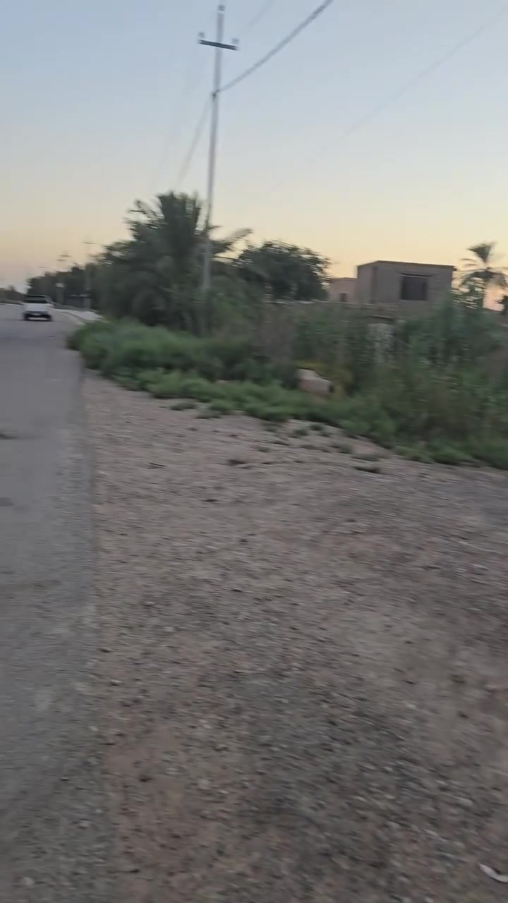 للبيع قطعة أرض زراعية مميزة موقعه كورنيش حي الحكيم قرب الحولي موقع ممتاز مساحة ألارظ ٧٠٠ متر وجه ١٨ نزال ٤٠ ركن على ثلاث شوارع السعر المطلوب ١١٠مليون وقابلة للتفاوض للأستفسار اتصل ***********
