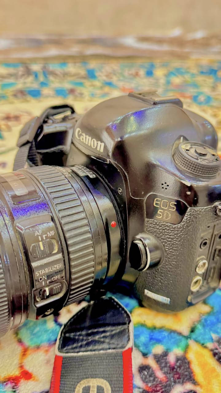 سلام عليكم
كامره كانون 5D مارك 3 

عدسة رنك احمر 24:105 

عدسة 50m 

شاحنة الأصلية وبطارية الأصلية وحقيبة 

السعر مليون و١٠٠ 

مكاني الديوانية آل بدير 

رقم الهاتف *********** ☎️
