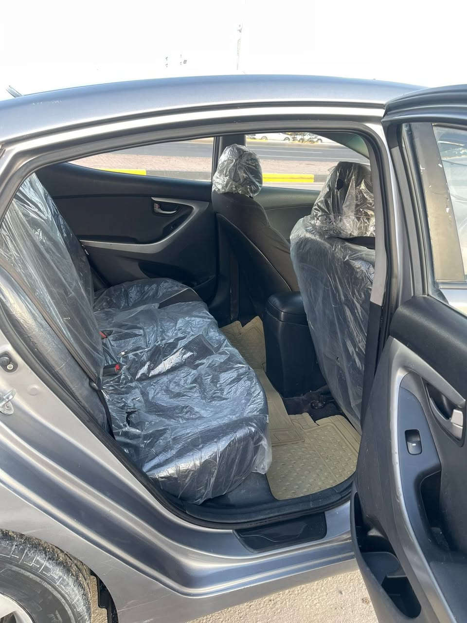 السلام عليكم اخوان أفانتي موديل 2013 
كفاله كير مكينه تبريد حداديه 
أدوات أدوات ادوات 
رقم دولي جديد 
تسجيل جديد 
مكان السياره مركز البصره 
***********
السعر 55 وبيها مجال حك الجيه
