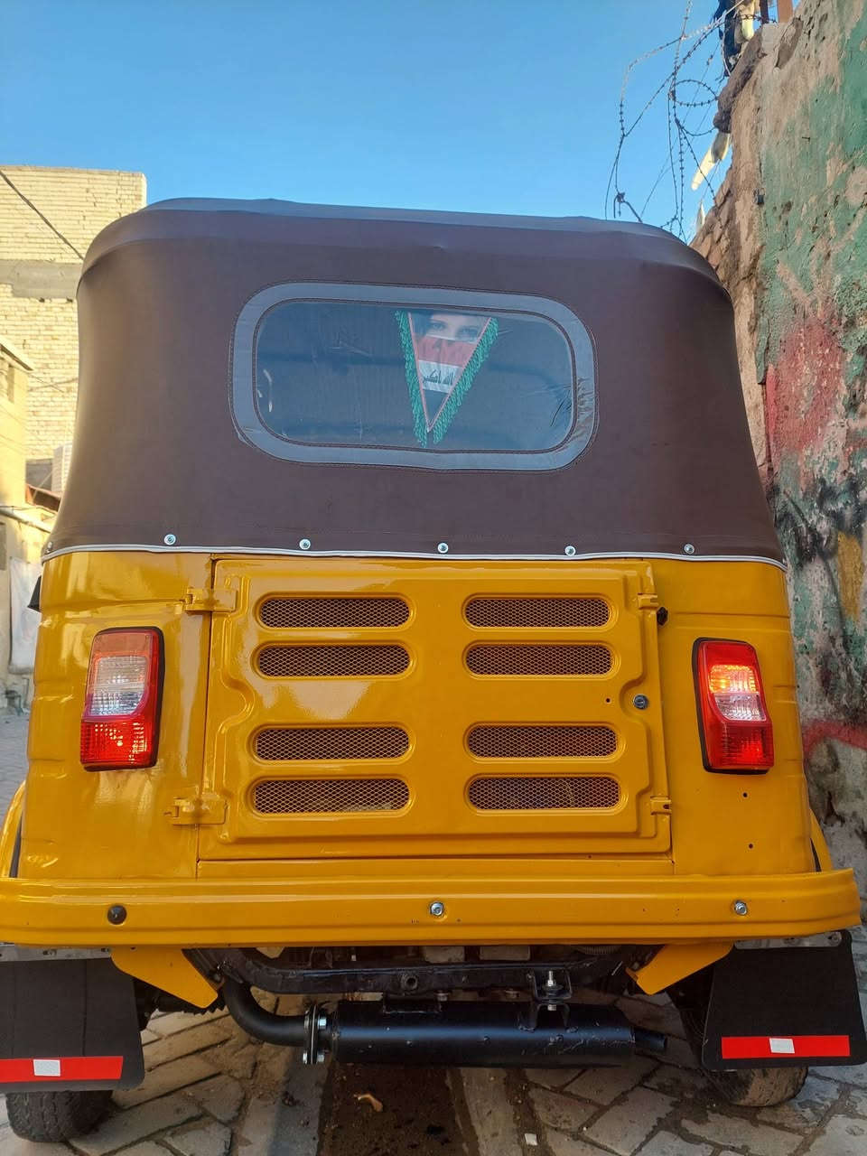 سلام عليكم 
تكتك معمره تعمير كامل مديل ٢٠ شهر ١٠ 
مصبوغه جماليه وغراضها كلها جديده 
سنويه لوحات ما مستلمهن 
قفلها ب٤
***********
