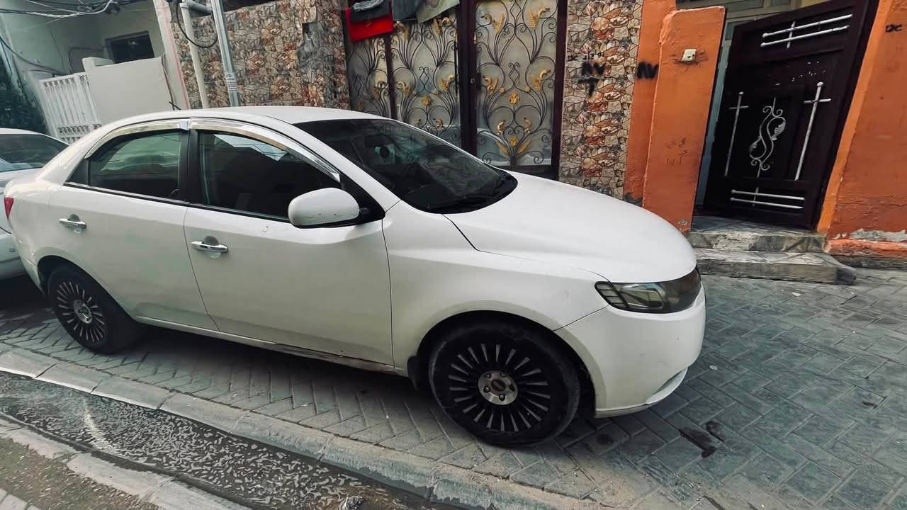 السلام عليكم 
سيراتو ٢٠١١ خليجي شمالي رقم جديد وكاله عامه 
بيها بارد بنيد شويه وجاملغ يسرى امامي ودوسه الصدر مبينه ضربتها بصور كل نظيفه وتبريد وكير ومحرك خير من الله وبسنه ادامه ٤ مرات وكل لغراض وكاله محرك ١٦٠٠ وجان بيها سونار اول ماخذتها بس ضاع الي يحب يسويلها سونار سعرها 87 وبيها مجال 

مكان سياره بغداد صليخ 
*********** 
***********
‎واتساب او فيسبوك متواجد
