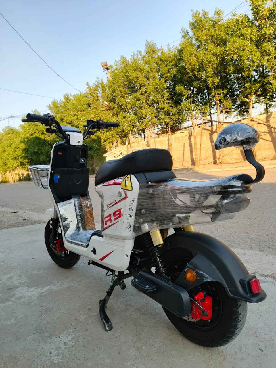 دراجة R9للبيع 5بطاريات الدراجة ماشية 17الف السعر 300وبيها مجال الدراجة نضيفة جديدة كلشي مابيها اذا احد يريدها يدخلي على هذا الرقم***********طبلي علواتساب
