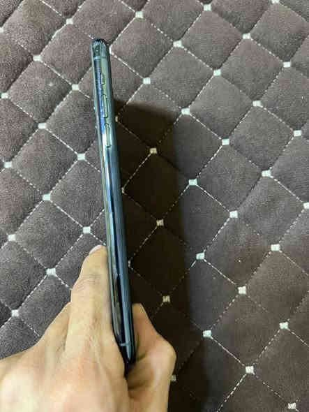 البيع فقط بدون مراوس 
ايفون 11 برو ماكس 

لون اسود 

ذاكره 64 

بطاريه 100 مبدل 

تك سيم 

نموذج M 

جهاز مبدل شاشه وبطاريه باقي كلو شغال وبيها فطر بل كلاس 

سعر 190 

مكان موصل لايسر 
*********** 
***********
