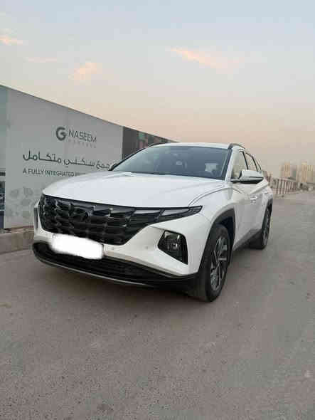 السلام عليكم للبيع 
 السيارة نضيفة جداً عدا مكان بارد بالباب 

توسان موديل 2023    
مواصفات فول عدا الفتحة

مكينة 2000دوش
بصمة تشغيل + تشغيل عن بعد + الابواب بصمة + حساسات امامي - خلفي -جانبي 

تبريد قطعتين + تحكمات استيرن وكروز سرعه _ شاشة - كامرا خلفية دواره بردة خلفية 

 -   كشنات كهرباء اشاير مري - 
انظمة قيادة .اوتو هولد
 . وباقي المواصفات معروفة . السيارة جاهزه  
والسيارة ع ايد وحدة من الزيرو لليوم
بغداد حي الخضراء 

واتساب متوفر او الاتصال عالرقم 

***********

سعرها 220 بيه مجال للشراي 

مكان السياره   حي الخضراء  او حي الجهاد بغداد
