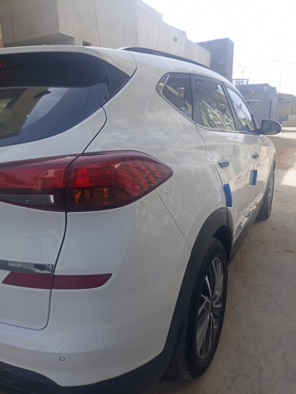 سلام عليكم توسان مديل 2020 رقم بغداد الجديد بسمي سنويه وهزه جديده فول موصفات 
واحد ع واحد بنرامه  ميحتاج ذكر موصفات شركت الكاصد
سياره كفاله عامه فقط بارد بصيط بدون فتح بدون صبغ ماشيه 87  مكاني كربلاء السعر 212 وبيه مجال بصيط ***********
