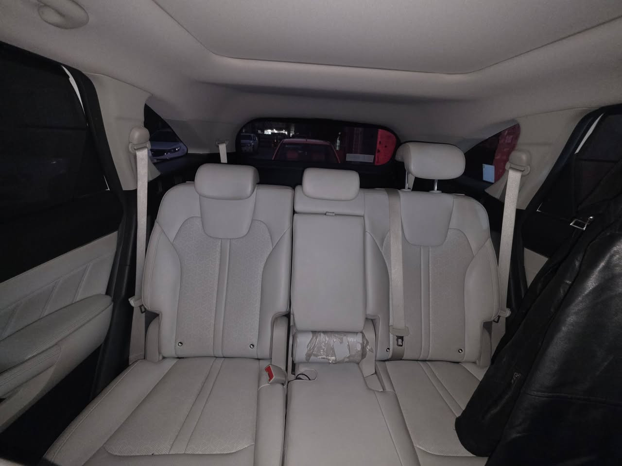 سورينتو 2023 خليجي اعلى فئة 4X
فول 1/1 اعلى فئة بالمواصفات 
ماشيه: 52.800  كيلو وبالتزايد 
بانوراما
كشنات جلد
كشنات تدفئة وتبريد
خمس كاميرات 360
حساس اطارات
ماسحة خلفية ذكية
انظمة قيادة ثلاثية
(سبورت-ايكو-نورمال)
بصمات عدد 2
كشنات كهربائية
ثلاث جهات تحكم 
كير ماوس 
6 سلندر
شاشه كار بلي 
حساس امامي خلفي 
شحن واير لس 
اناره داخليه 6 الوان متغيره 
باب خلفي كهرباء
صندوق فتح ذكي  
7 راكب 
 قطع تبريد 3
5 ويل كب 
اتو هولد 
هند بريك دكمه 
نظام منحدرات 
لايت 4 عدسات 
كامره دواره 
بردات خلفيه  
شفتات ستيرن 
دخول ذكي
تشغيل عن بعد
تخم اطارات جديدة
السونار موجود بالصور
السيارة اعلى شيء بالمواصفات
رقم بغداد دولي
السعر. 330 $ ورقه 
مكاني بغداد
للاستفسار اتصل 
 ***********
