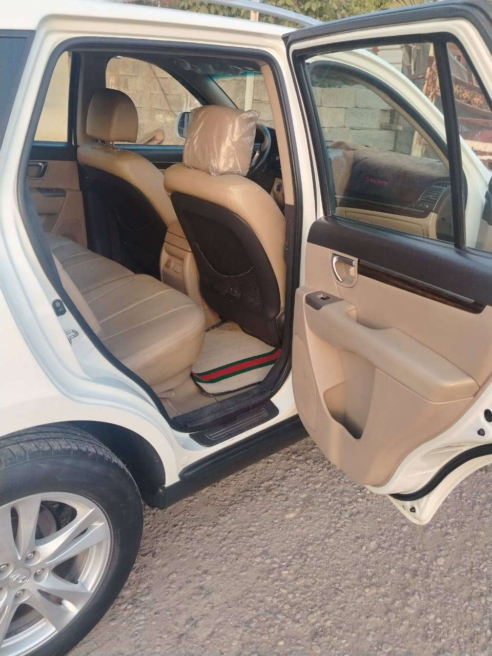 سلام عليكم سنتافيه البيع سيارة جديده مكفوله تصل عل رقم *********** ويحجليك تفصيل
