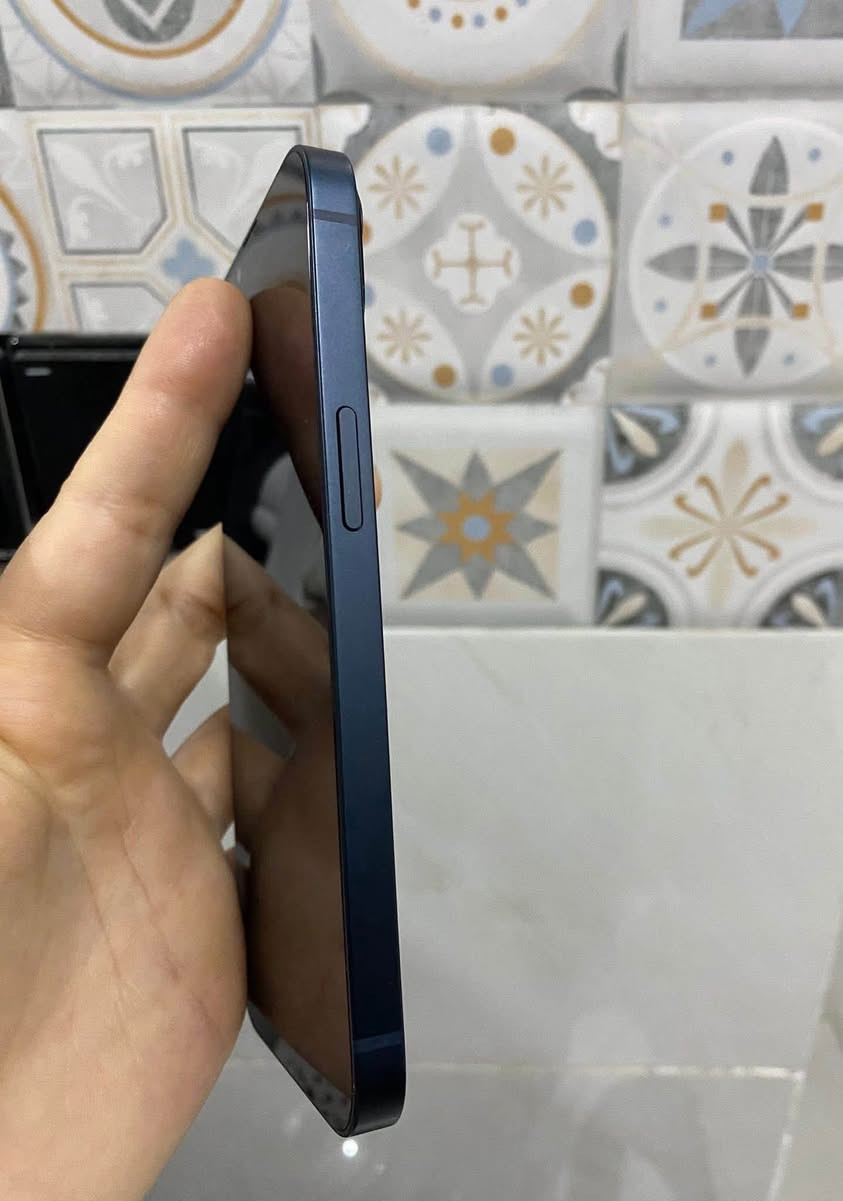 آيفون 13 عادي
ذاكره128 
بطاريه87 
مكفول مامفتوح شرق اوسط AAA 
نضافه90 
سعر 425 
عنوان شاميه ***********
